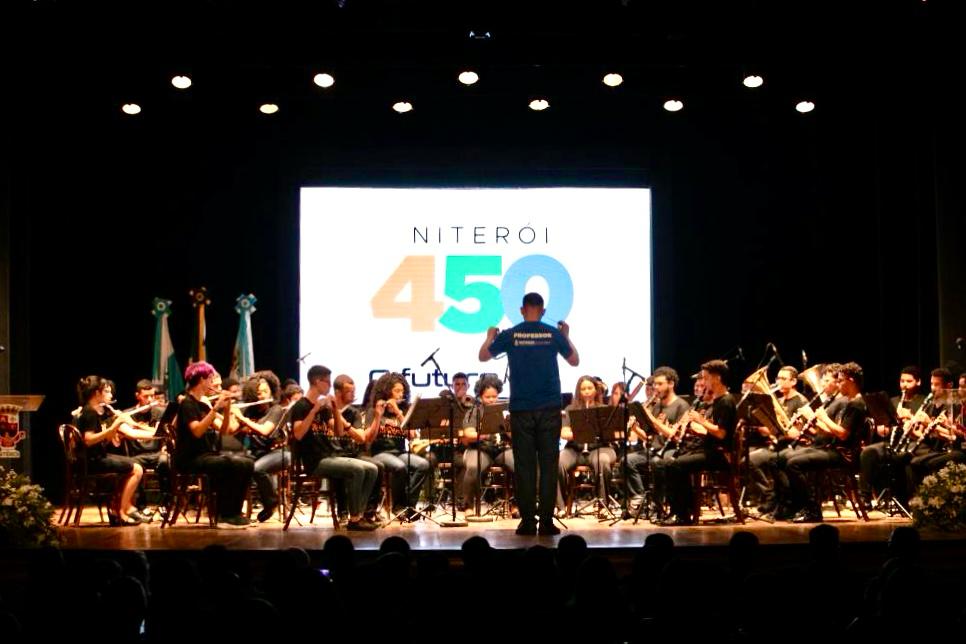 “Aniversário de 450 anos de Niterói com a Orquestra de Sopros Aprendiz Musical”