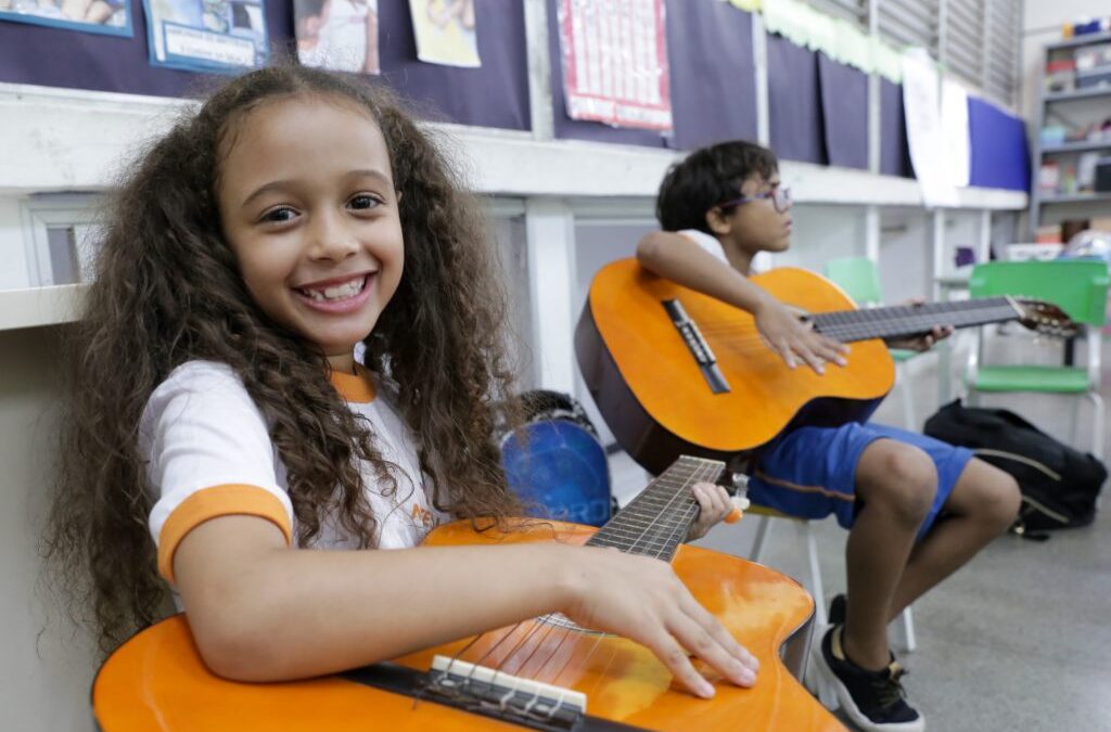 Programa Aprendiz Musical de Niterói recebe Prêmio Profissionais da Música 2025