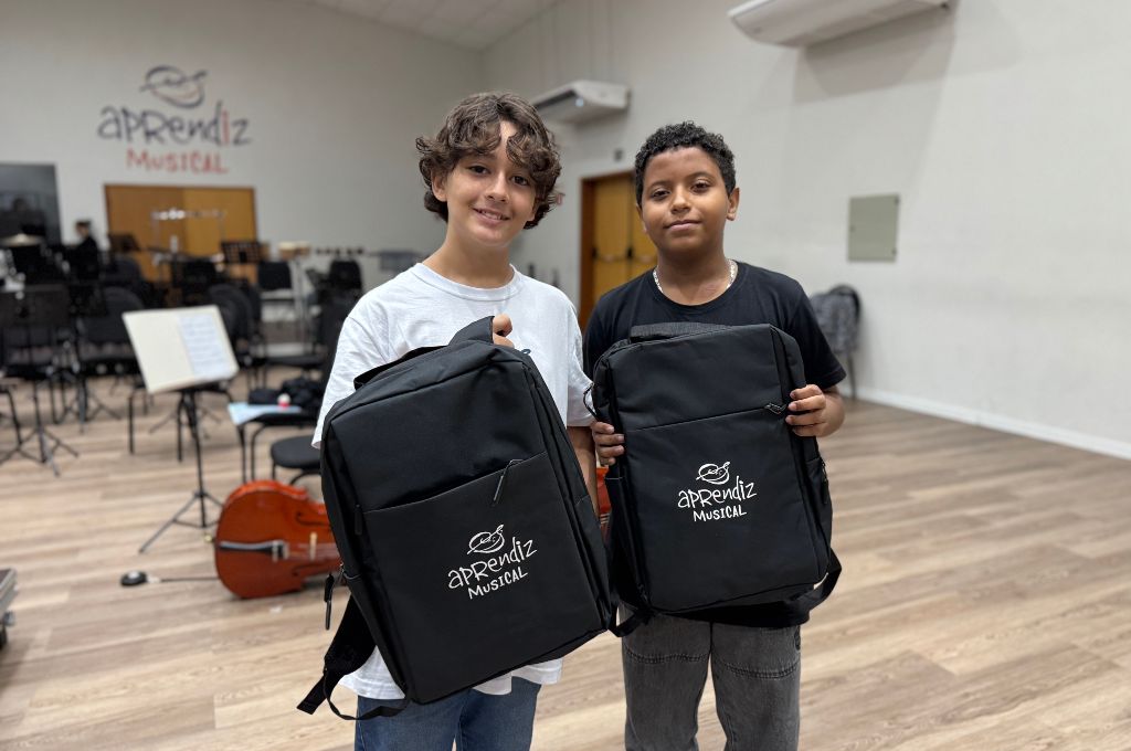 Programa Aprendiz Musical distribui kit escolar e promove encontros de boas-vindas aos alunos