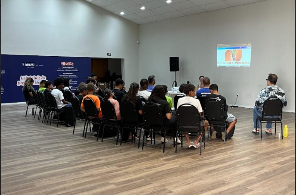 Alunos do Aprendiz Musical participam de palestras sobre letramento racial