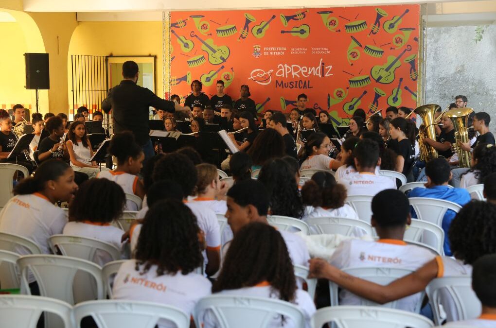 Aprendiz Musical leva turnê de apresentações para escolas municipais de Niterói